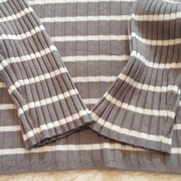 Womens Sz XL Gray White Striped Ribbed Cowl Neck Lightweight Sweater APT 9 - Picture 4 of 10